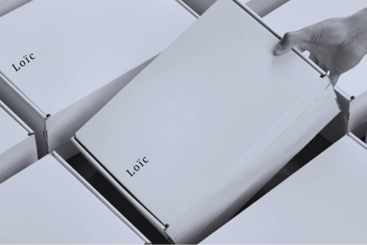 Multiple boxes with 'Loic' branding on a white background
